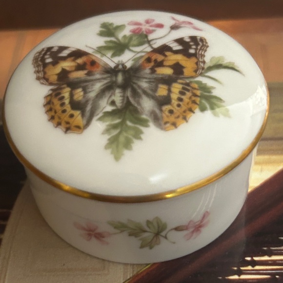 NOS Royal Worcester Bone China Trinket Box~Butterflies - Picture 5 of 5